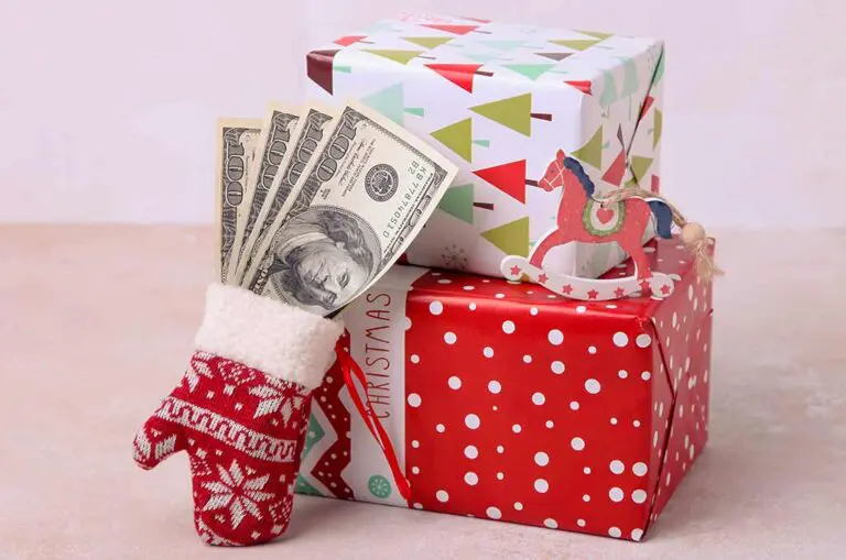 https://www.pennycallingpenny.com/wp-content/uploads/Financial-Gifts-for-Christmas-768x509.jpg.webp